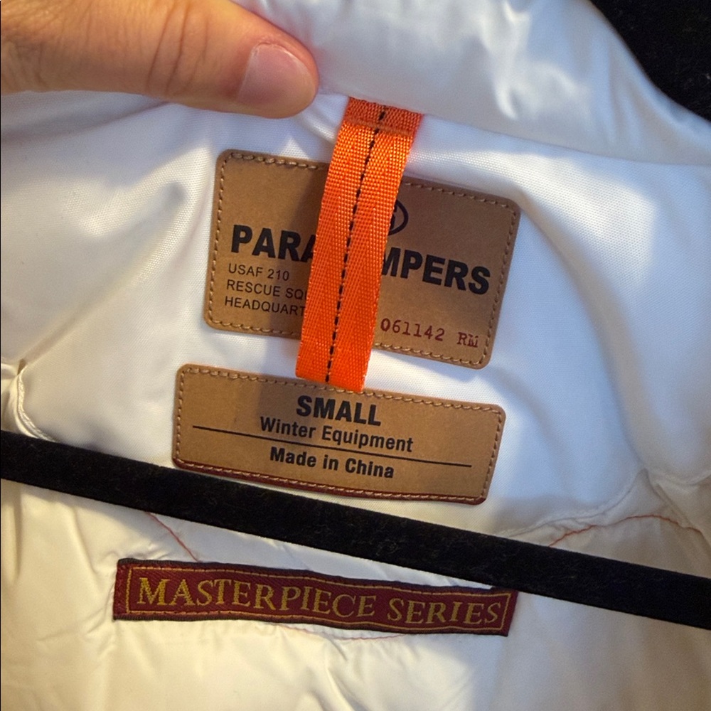 BRAND NEW never worn. Bomber ski/snow jacket. Size small. White. SO warm & cozy! - Picture 8 of 10